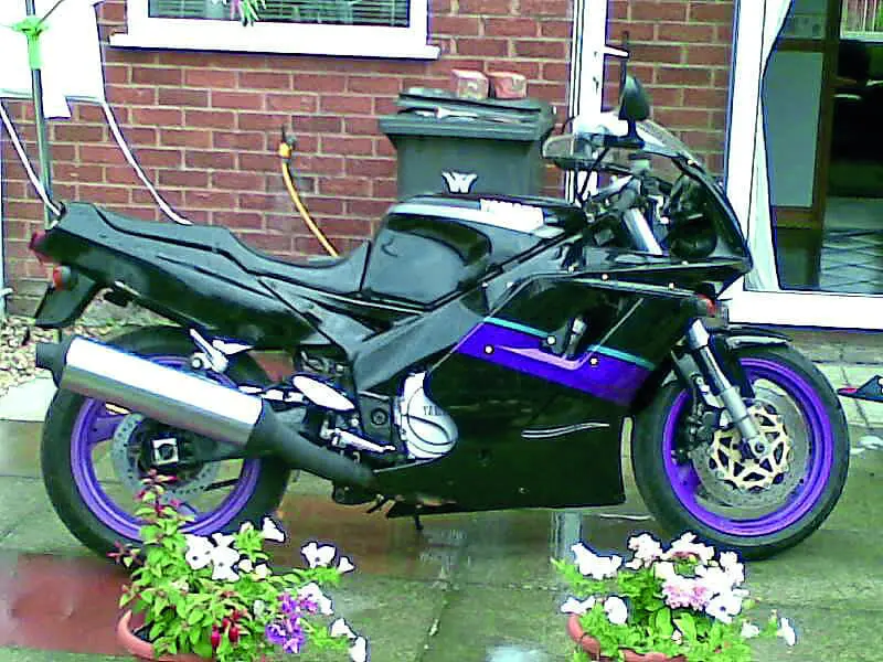 Show Us Yours | Darren's Yamaha FZR1000 EXUP | Classic Bike Hub