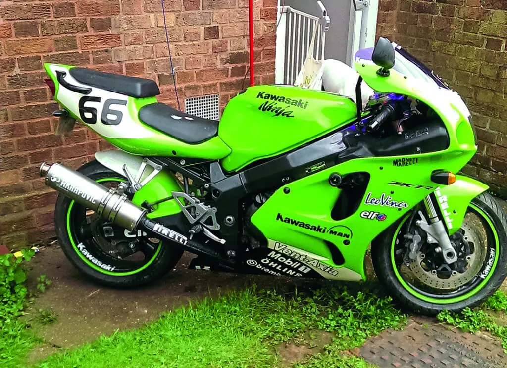 【Gary】 Show Us Yours: Gary's Kawasaki ZX-7R P4 | Classic Bike Hub