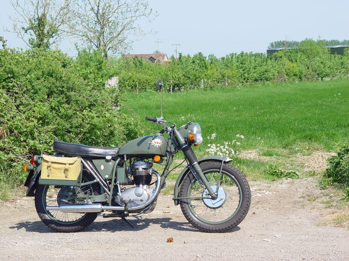 BSA Singles C15 vs B40 Classic Bike Hub