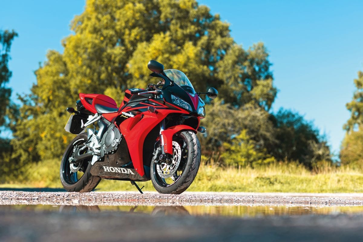 The best Blade? Honda CBR1000RR-6 Fireblade | Classic Bike Hub