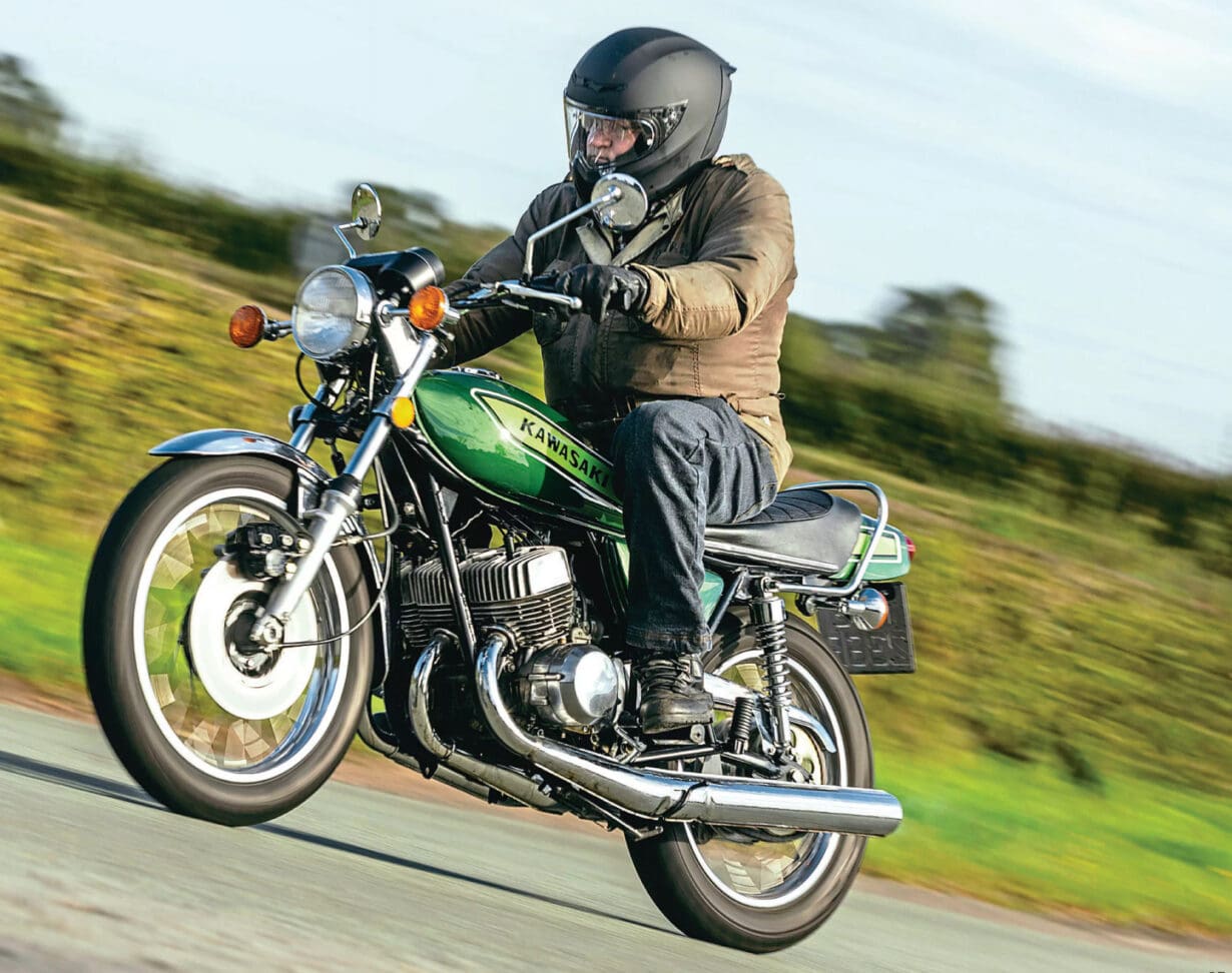 KAWASAKI H1 MACH III: The Two-Stroke Triple That Shocked the World